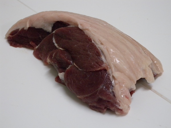 業務用　猪肉　イノシシ肉　いのしし肉（モモ肉ブロック（上）　５００ｇ）　炒め物などたいていの料理に